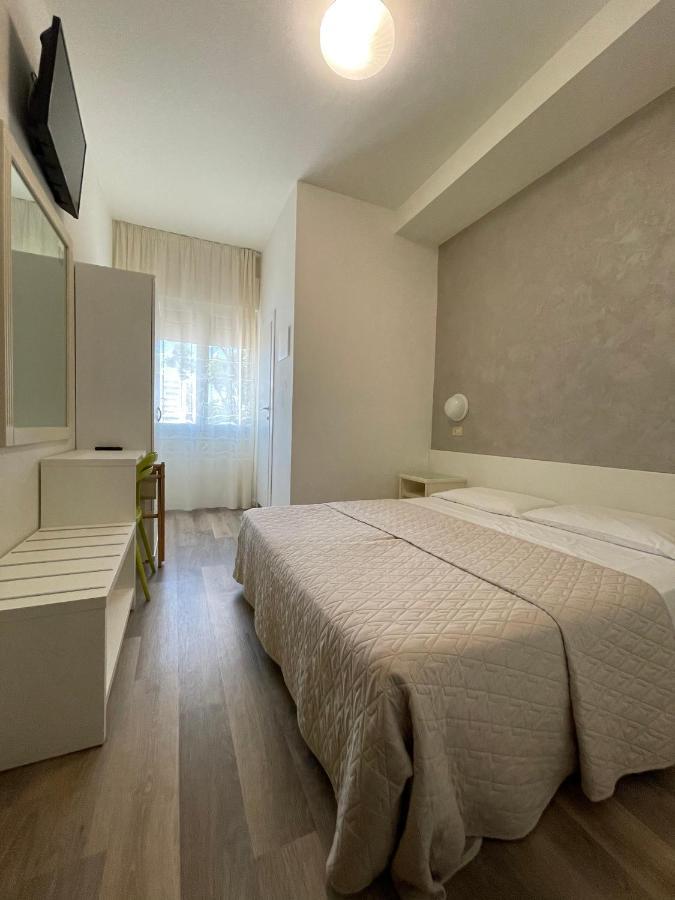 Hotel Cristina Lido di Jesolo Esterno foto