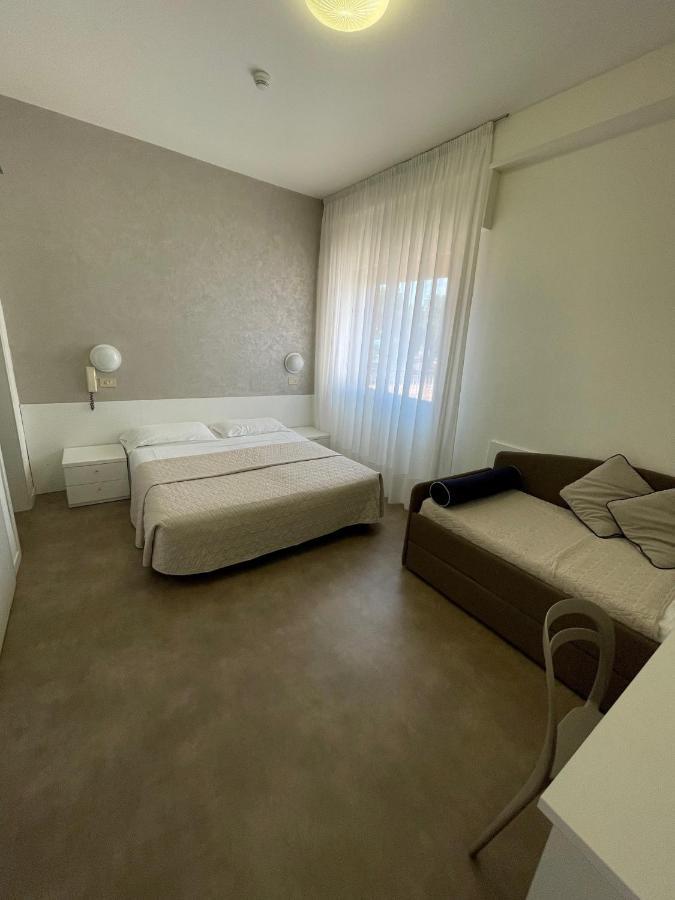 Hotel Cristina Lido di Jesolo Esterno foto