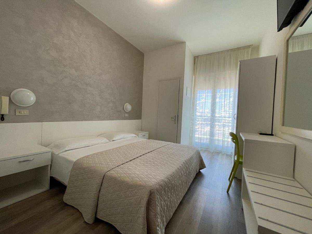 Hotel Cristina Lido di Jesolo Esterno foto
