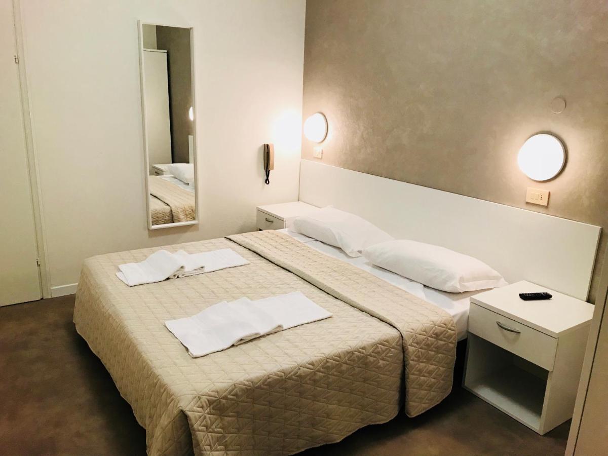 Hotel Cristina Lido di Jesolo Esterno foto