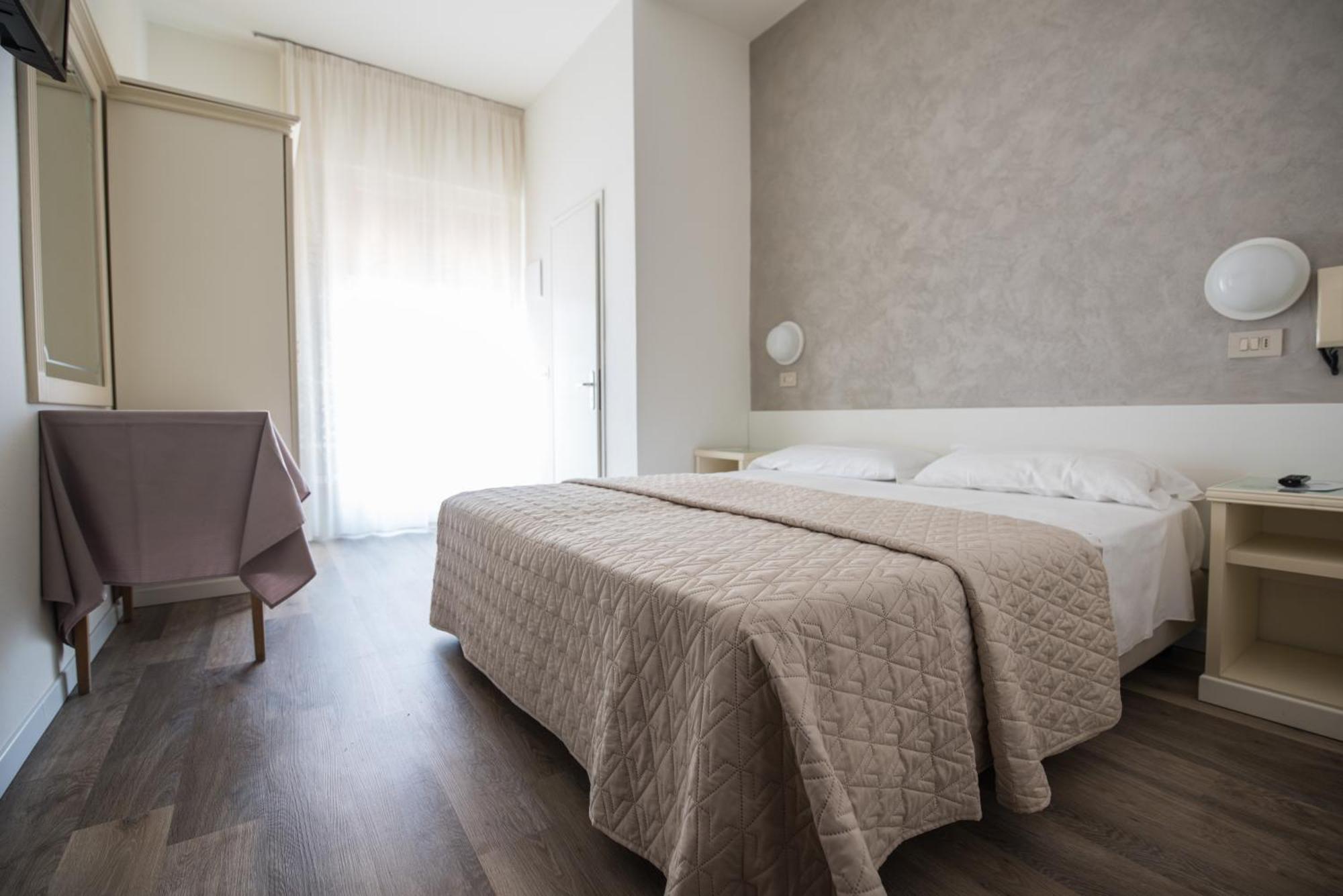 Hotel Cristina Lido di Jesolo Esterno foto