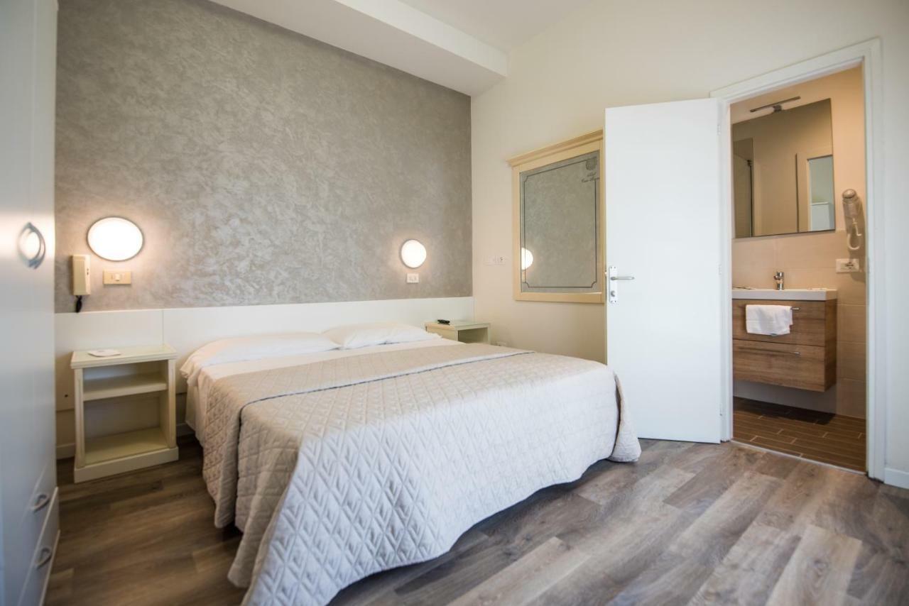 Hotel Cristina Lido di Jesolo Esterno foto